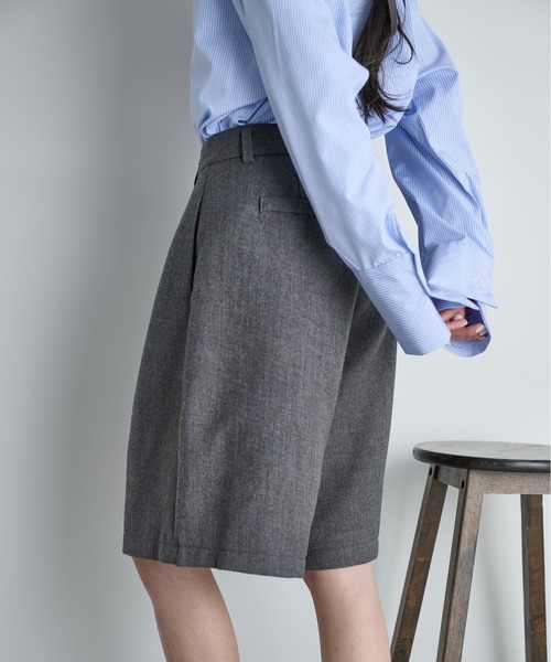 THE YOn(ザヨン)の「ヘリテージタックハーフパンツ(その他パンツ・レディース・グレー/ブラウン・M/S)」の5枚目の写真