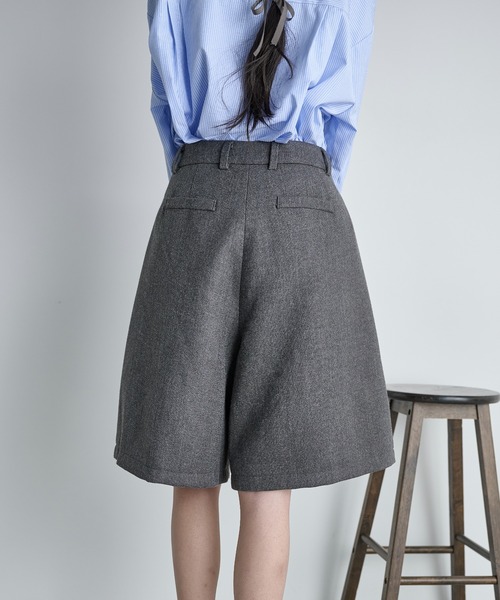 THE YOn(ザヨン)の「ヘリテージタックハーフパンツ(その他パンツ・レディース・グレー/ブラウン・M/S)」の7枚目の写真