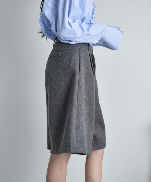 THE YOn(ザヨン)の「ヘリテージタックハーフパンツ(その他パンツ・レディース・グレー/ブラウン・M/S)」の6枚目の写真