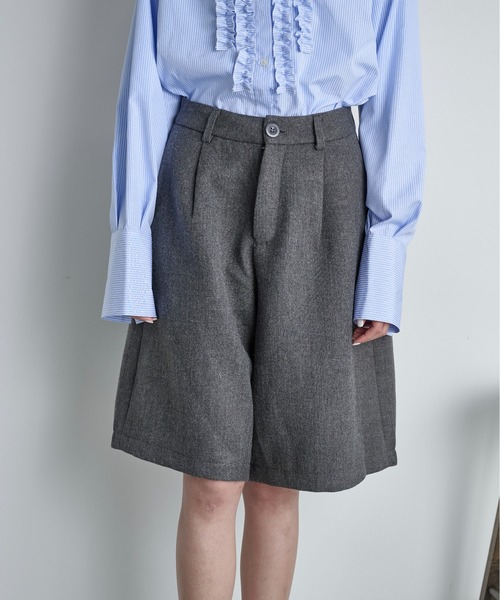 THE YOn(ザヨン)の「ヘリテージタックハーフパンツ(その他パンツ・レディース・グレー/ブラウン・M/S)」の3枚目の写真