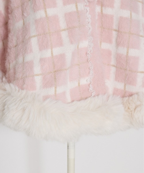 mellfy memory(メルフィーメモリー)の「Fluffy fur girl's check ニットポンチョ(ポンチョ・レディース・ピンク・FREE)」の8枚目の写真