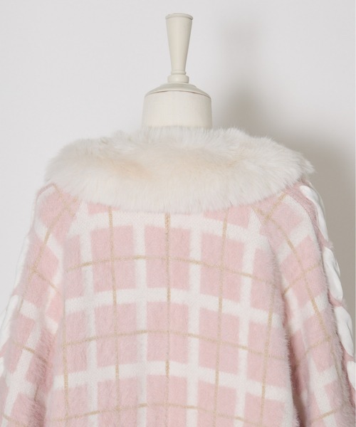 mellfy memory(メルフィーメモリー)の「Fluffy fur girl's check ニットポンチョ(ポンチョ・レディース・ピンク・FREE)」の12枚目の写真