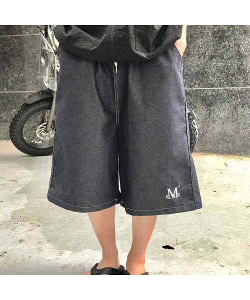 MUCENT(ムセント)の「Brando Bermuda Denim Half Pants Unisex (Black, Medium Blue)(デニムパンツ・レディース・ダークインディゴブルー/ブラック・FREE)」の1枚目の写真