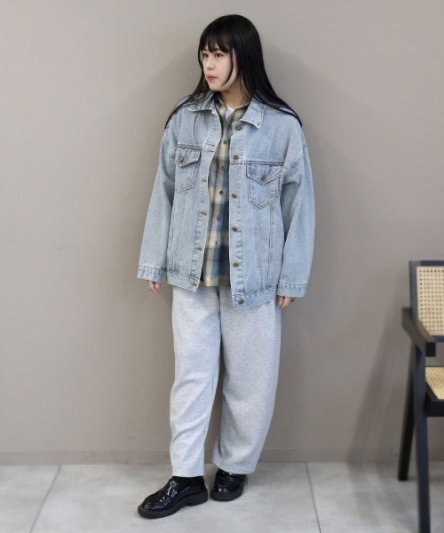 pufe(ピュフェ)の「【pufe】ゆるシルエットデニムジャケット(ブルゾン・レディース・ダークインディゴブルー/ライトインディゴブルー・ONESIZE)」の13枚目の写真