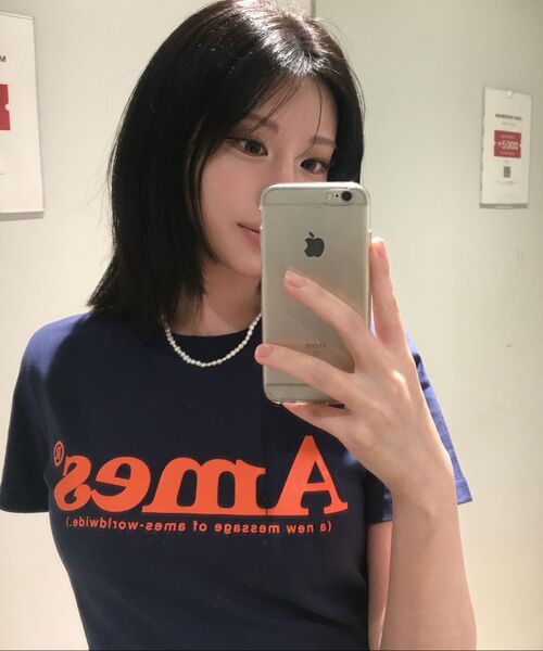 AMESWORLDWIDE(アメスワールドワイド)の「BASIC LOGO TEE NAVY(Tシャツ/カットソー・レディース・その他・SMALL/MEDIUM/LARGE)」の4枚目の写真