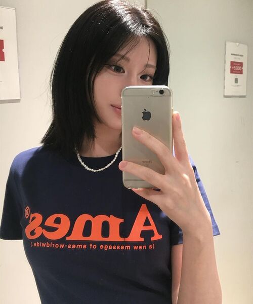 AMESWORLDWIDE(アメスワールドワイド)の「BASIC LOGO TEE NAVY(Tシャツ/カットソー・レディース・その他・SMALL/MEDIUM/LARGE)」の3枚目の写真