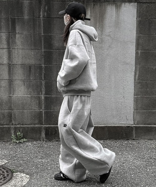 YACA(ヤーカ)の「Logo Sweat Curve Pants/ロゴスウェットカーブパンツ【unisex item】(スウェットパンツ・レディース・ブラック/グレー・FREE)」の21枚目の写真