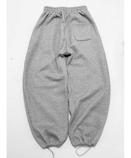 YACA(ヤーカ)の「Logo Sweat Curve Pants/ロゴスウェットカーブパンツ【unisex item】(スウェットパンツ・レディース・ブラック/グレー・FREE)」の10枚目の写真