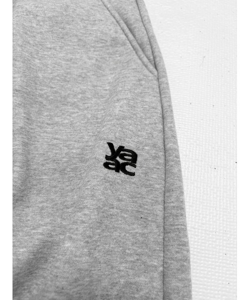 YACA(ヤーカ)の「Logo Sweat Curve Pants/ロゴスウェットカーブパンツ【unisex item】(スウェットパンツ・レディース・ブラック/グレー・FREE)」の9枚目の写真