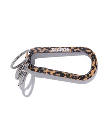 XLARGE（エクストララージ）の「STANDARD LOGO KEYRING CARABINER（キーケース/キーアクセサリー）」