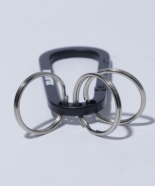 XLARGE（エクストララージ）の「STANDARD LOGO KEYRING CARABINER（キーケース/キーアクセサリー・メンズ・カモフラージュ/ブラック/グレー/ベージュ/ピンク・ONE SIZE）」の8枚目の写真