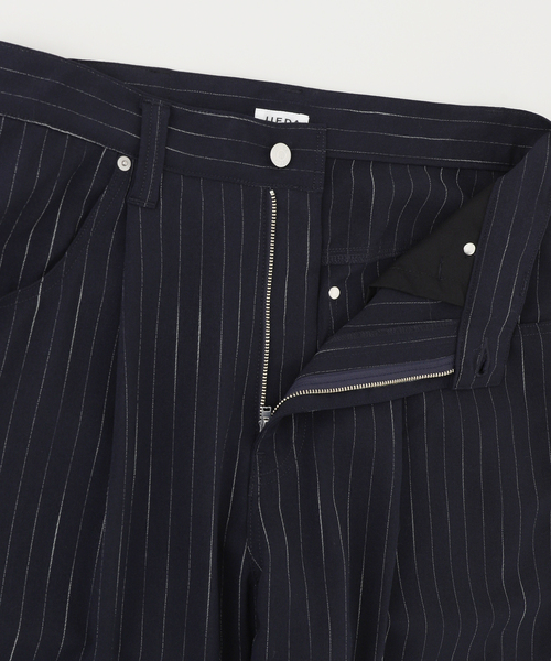 PULP/417EDIFICE（パルプフォーワンセブンエディフィス）の「JIEDA / ジエダ STRIPE WIDE ONE TUCK PANTS（その他パンツ・メンズ・グレー/ネイビー・1/2）」の7枚目の写真