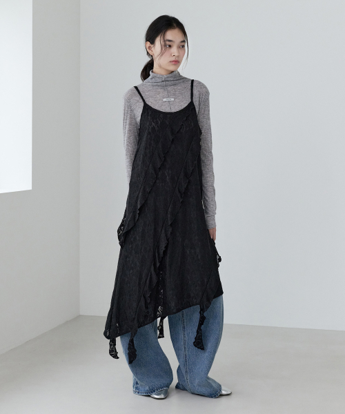 ROLAROLA(ロラロラ)の「LACE RUFFLE SLEEVELESS ONEPIECE BLACK(ワンピース・レディース・ブラック・FREE)」の2枚目の写真