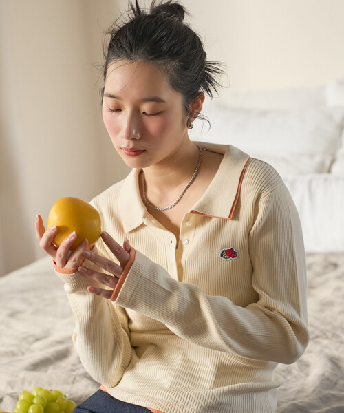 FREAK'S STORE（フリークスストア）の「FRUIT OF THE LOOM × FREAK'S STORE/フルーツオブザルーム 別注 配色レイヤード ポロニット（ニット/セーター・レディース・オフホワイト/ライトグレー/ブラウン/レッド/ネイビー・ﾌﾘ-）」の2枚目の写真