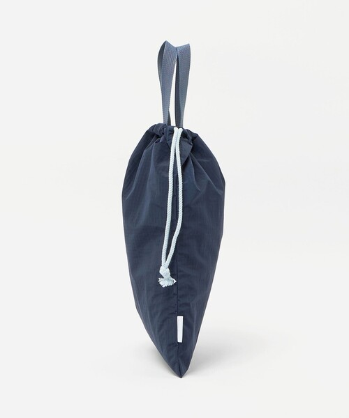 green label relaxing（グリーンレーベルリラクシング）の「巾着バッグ（大）（リップストック） / キッズ（トートバッグ・キッズ・ネイビー/グレー系・FREE）」の3枚目の写真