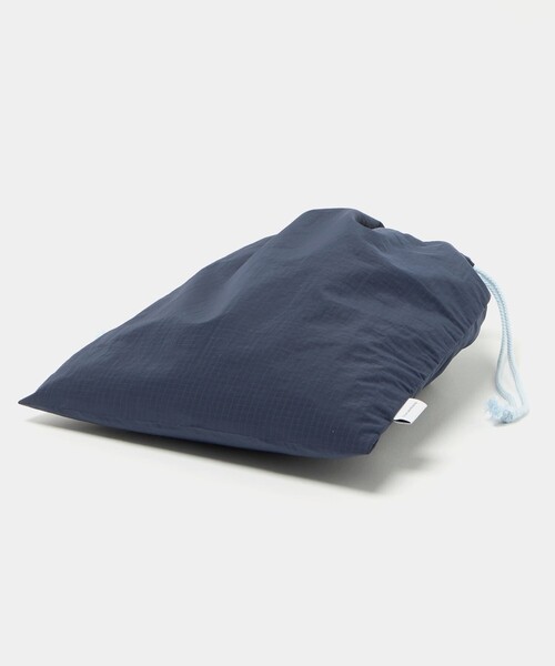 green label relaxing（グリーンレーベルリラクシング）の「巾着バッグ（大）（リップストック） / キッズ（トートバッグ・キッズ・ネイビー/グレー系・FREE）」の7枚目の写真