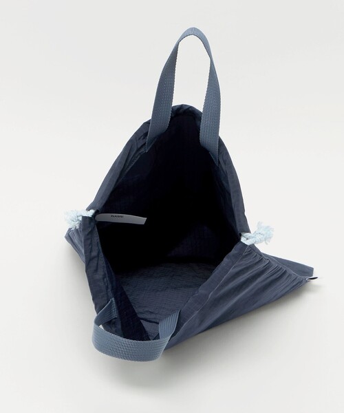 green label relaxing（グリーンレーベルリラクシング）の「巾着バッグ（大）（リップストック） / キッズ（トートバッグ・キッズ・ネイビー/グレー系・FREE）」の8枚目の写真