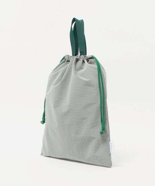 green label relaxing（グリーンレーベルリラクシング）の「巾着バッグ（大）（リップストック） / キッズ（トートバッグ・キッズ・ネイビー/グレー系・FREE）」の13枚目の写真