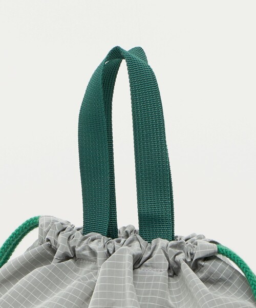 green label relaxing（グリーンレーベルリラクシング）の「巾着バッグ（大）（リップストック） / キッズ（トートバッグ・キッズ・ネイビー/グレー系・FREE）」の14枚目の写真