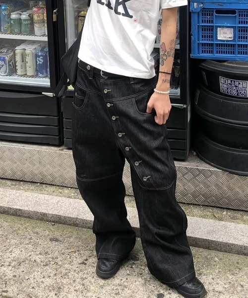 Ressaca（レサーカ）の「ルーズシルエットアシンメトリーボタンデニムパンツ（デニムパンツ・メンズ・インディゴブルー・L/M/XL）」の19枚目の写真