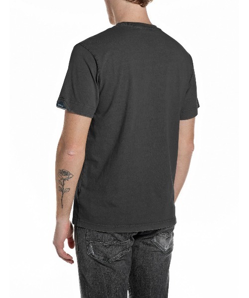 REPLAY(リプレイ)の「オープンエンドジャージーロゴTシャツ(Tシャツ/カットソー・メンズ・サンドベージュ/ダークブラック・SMALL/X-LARGE/LARGE/MEDIUM)」の9枚目の写真
