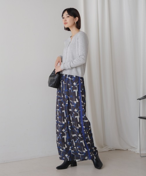 Bou Jeloud(ブージュルード)の「ソフトタッチキーネックカーデ(カーディガン/ボレロ・レディース・ベージュ/ブラック/グレー・FREE)」の8枚目の写真
