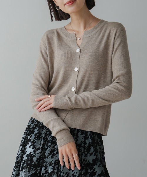 Bou Jeloud(ブージュルード)の「ソフトタッチキーネックカーデ(カーディガン/ボレロ・レディース・ベージュ/ブラック/グレー・FREE)」の17枚目の写真