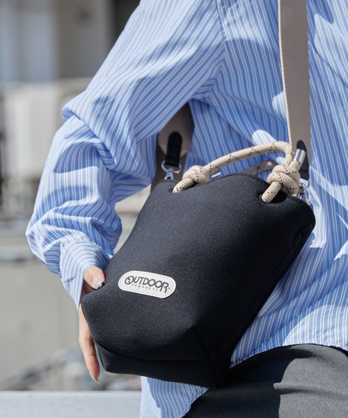 OUTDOOR PRODUCTS(アウトドアプロダクツ)の「OUTDOOR PRODUCTS/アウトドアプロダクツ NEOPRENE TOTE ロープハンドル トートバッグ 調整可能 秋 秋服 2026年秋冬(ショルダーバッグ・レディース・ブラック/グレー/アイボリー・FREE)」の1枚目の写真
