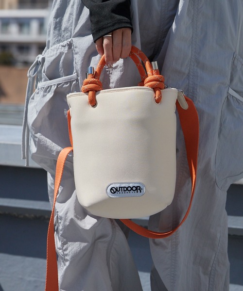 OUTDOOR PRODUCTS(アウトドアプロダクツ)の「OUTDOOR PRODUCTS/アウトドアプロダクツ NEOPRENE TOTE ロープハンドル トートバッグ 調整可能 秋 秋服 2026年秋冬(ショルダーバッグ・レディース・ブラック/グレー/アイボリー・FREE)」の8枚目の写真