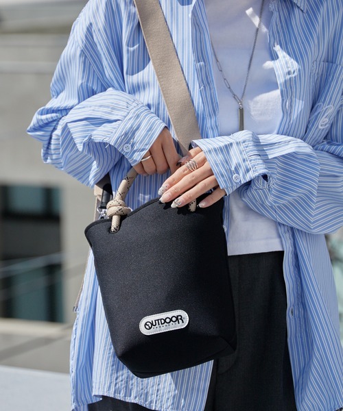 OUTDOOR PRODUCTS(アウトドアプロダクツ)の「OUTDOOR PRODUCTS/アウトドアプロダクツ NEOPRENE TOTE ロープハンドル トートバッグ 調整可能 秋 秋服 2026年秋冬(ショルダーバッグ・レディース・ブラック/グレー/アイボリー・FREE)」の11枚目の写真
