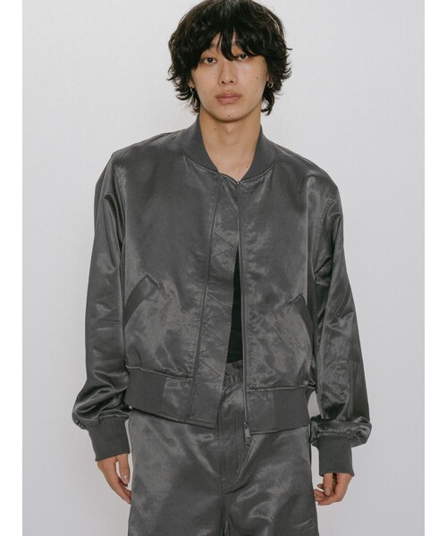 MIDIUMISOLID（ミディウミソリッド）の「MIDIUMISOLID Men’s ブリーチサテンMA-1（ダウンジャケット/コート・メンズ・ブラック/カーキ・48）」の2枚目の写真