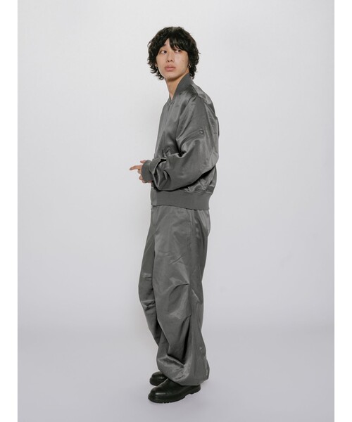 MIDIUMISOLID（ミディウミソリッド）の「MIDIUMISOLID Men’s ブリーチサテンMA-1（ダウンジャケット/コート・メンズ・ブラック/カーキ・48）」の5枚目の写真