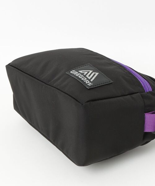 GREGORY(グレゴリー)の「パデッドショルダーポーチM PADDED SHOULDER POUCH M ブラックXパープル(ショルダーバッグ・メンズ・ブラック×パープル・ONE SIZE)」の3枚目の写真