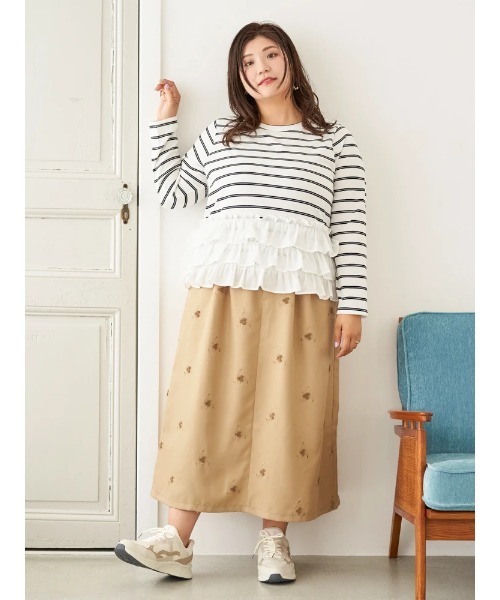Re-J&SUPURE（リジェイアンドスプル）の「【大きいサイズ】【Sasaki Mikiコラボ】3段フリルトップス（Tシャツ/カットソー・レディース・A/グレー・XX-LARGE/XXXX-LARGE/XXX-LARGE）」の8枚目の写真
