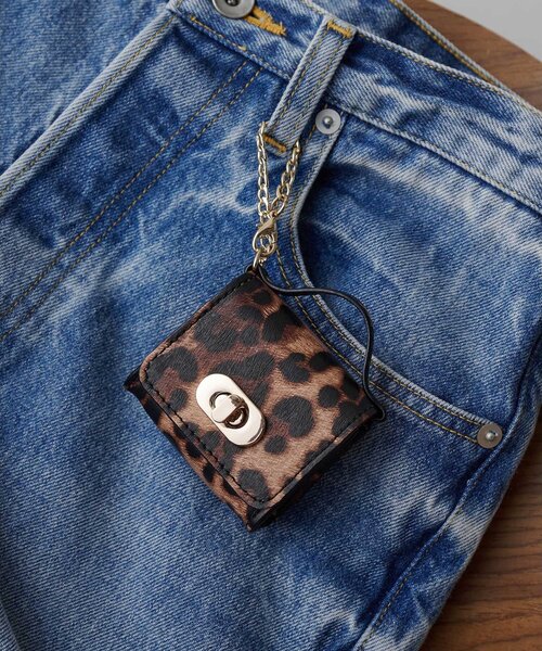 Whim Gazette(ウィムガゼット)の「イヤフォンケース(キーホルダー・レディース・ブラウン・FREE)」の1枚目の写真