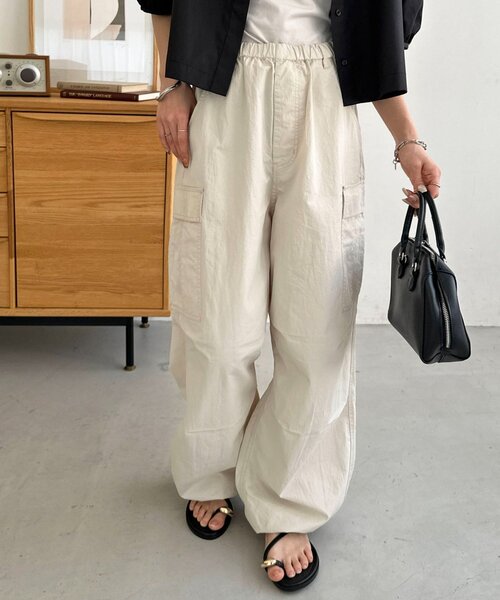 DISCOAT（ディスコート）の「【Enlude】Dカン付きワイドカーゴパンツ《ユニセックス》（カーゴパンツ・レディース・アイボリー/カーキ・SMALL/MEDIUM/LARGE）」の3枚目の写真