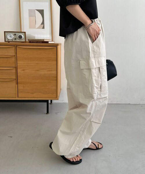 DISCOAT（ディスコート）の「【Enlude】Dカン付きワイドカーゴパンツ《ユニセックス》（カーゴパンツ・レディース・アイボリー/カーキ・SMALL/MEDIUM/LARGE）」の7枚目の写真