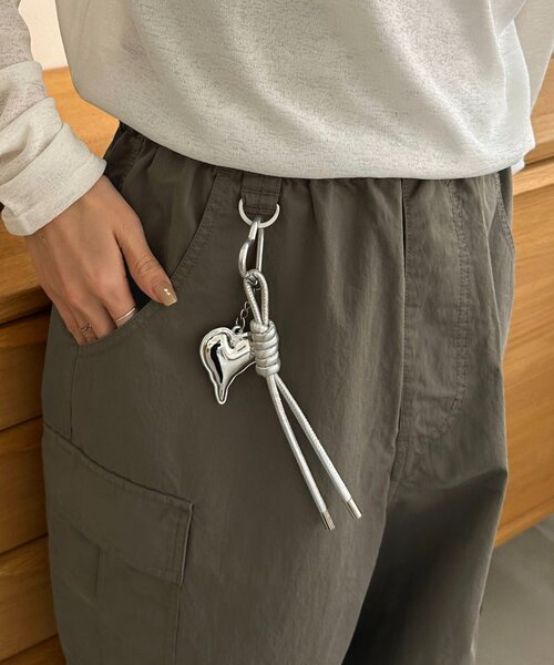 DISCOAT（ディスコート）の「【Enlude】Dカン付きワイドカーゴパンツ《ユニセックス》（カーゴパンツ・レディース・アイボリー/カーキ・SMALL/MEDIUM/LARGE）」の21枚目の写真