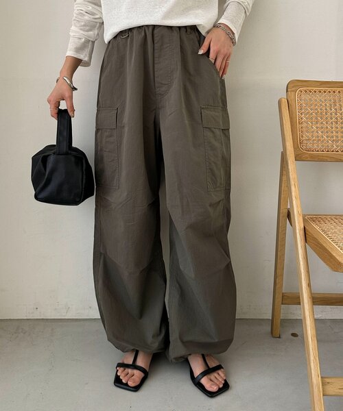 DISCOAT（ディスコート）の「【Enlude】Dカン付きワイドカーゴパンツ《ユニセックス》（カーゴパンツ・レディース・アイボリー/カーキ・SMALL/MEDIUM/LARGE）」の22枚目の写真