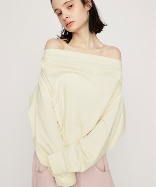 SLY（スライ）の「TUCKED OFFSHOULDER TOPS オフショルダースウェットトップス 春服 トレーナー（スウェット・レディース・ホワイト/ライトイエロー/杢グレー/ブラック・FREE）」の4枚目の写真