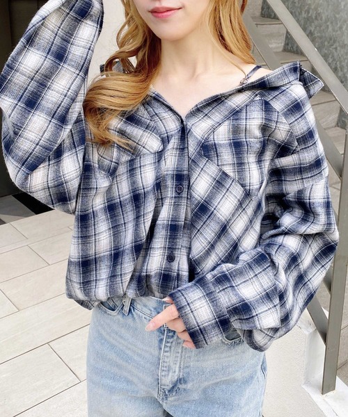 INGNI(イング)の「2Wayオフショルチェック柄シャツ(シャツ/ブラウス・レディース・ブラウン系その他2/ブラック系/ブルー系8・M)」の20枚目の写真