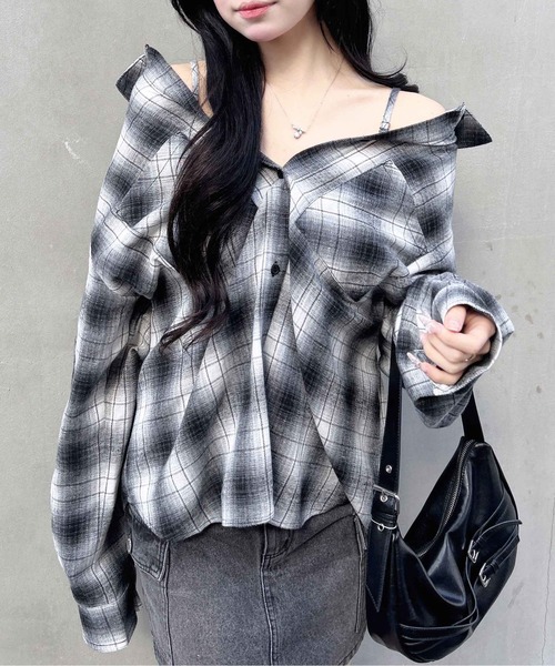 INGNI(イング)の「2Wayオフショルチェック柄シャツ(シャツ/ブラウス・レディース・ブラウン系その他2/ブラック系/ブルー系8・M)」の6枚目の写真