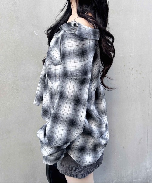 INGNI(イング)の「2Wayオフショルチェック柄シャツ(シャツ/ブラウス・レディース・ブラウン系その他2/ブラック系/ブルー系8・M)」の7枚目の写真