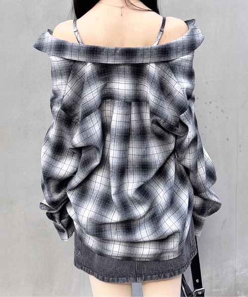 INGNI(イング)の「2Wayオフショルチェック柄シャツ(シャツ/ブラウス・レディース・ブラウン系その他2/ブラック系/ブルー系8・M)」の8枚目の写真