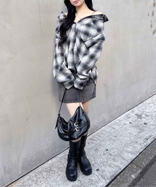 INGNI(イング)の「2Wayオフショルチェック柄シャツ(シャツ/ブラウス・レディース・ブラウン系その他2/ブラック系/ブルー系8・M)」の10枚目の写真