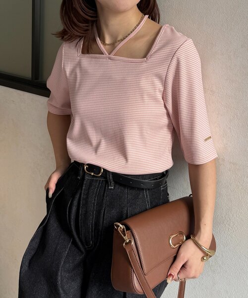 Thevon（ゼボン）の「チャーム付きホルターネック5分袖プルオーバー（Tシャツ/カットソー・レディース・ブラウン/ピンク/ブラック/カーキ・FREE）」の4枚目の写真