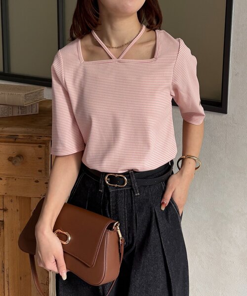 Thevon（ゼボン）の「チャーム付きホルターネック5分袖プルオーバー（Tシャツ/カットソー・レディース・ブラウン/ピンク/ブラック/カーキ・FREE）」の11枚目の写真