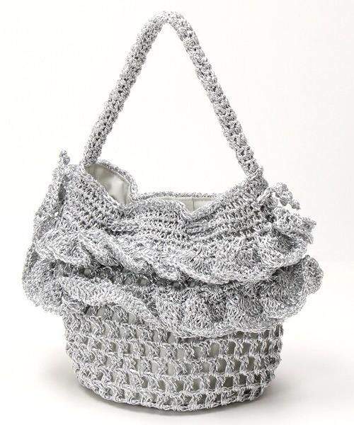 CACHELLIE（カシェリエ）の「METALLIC FRILL POUCH TOTE（トートバッグ・レディース・ブラック/シルバー・FREE）」の2枚目の写真