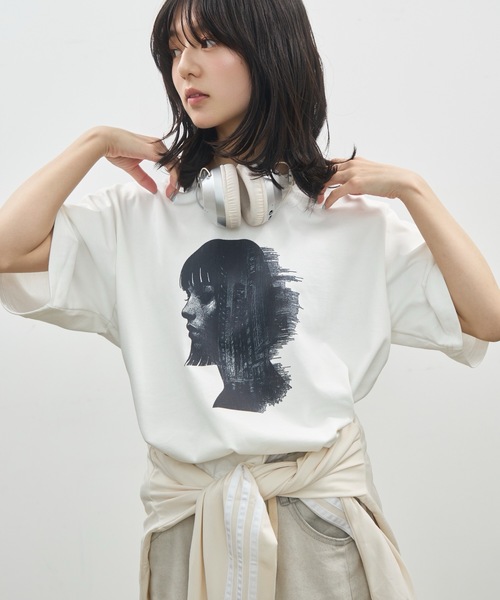 UNDERSTATEMENTs(アンダーステイトメント)の「【ユニセックス】アートデザインプリントTシャツ/グラフィックプリント(Tシャツ/カットソー・メンズ・ブルー系その他3/ブラック系その他3/ブラック系その他/ホワイト系その他4/ホワイト系その他2/ブルー系その他2/ブラック系その他2/レッド系その他2/ブルー系その他/レッド系その他/ブラック系その他4/ホワイト系その他3/ホワイト系その他/ブラック系その他7/ホワイト系その他5/ホワイト系その他6/ブラック系その他6/レッド系その他3/ホワイト系その他7/ブラック系その他5/ブルー系その他4/ホワイト系3/ブルー系その他5/ホワイト系/ホワイト系1/ホワイト系2/ブラック系/ブラック系1・LARGE/MEDIUM)」の2枚目の写真