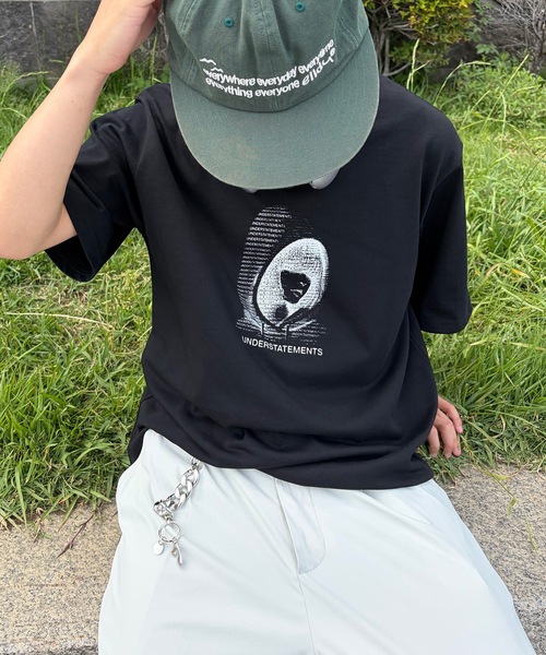 UNDERSTATEMENTs(アンダーステイトメント)の「【ユニセックス】アートデザインプリントTシャツ/グラフィックプリント(Tシャツ/カットソー・メンズ・ブルー系その他3/ブラック系その他3/ブラック系その他/ホワイト系その他4/ホワイト系その他2/ブルー系その他2/ブラック系その他2/レッド系その他2/ブルー系その他/レッド系その他/ブラック系その他4/ホワイト系その他3/ホワイト系その他/ブラック系その他7/ホワイト系その他5/ホワイト系その他6/ブラック系その他6/レッド系その他3/ホワイト系その他7/ブラック系その他5/ブルー系その他4/ホワイト系3/ブルー系その他5/ホワイト系/ホワイト系1/ホワイト系2/ブラック系/ブラック系1・LARGE/MEDIUM)」の17枚目の写真